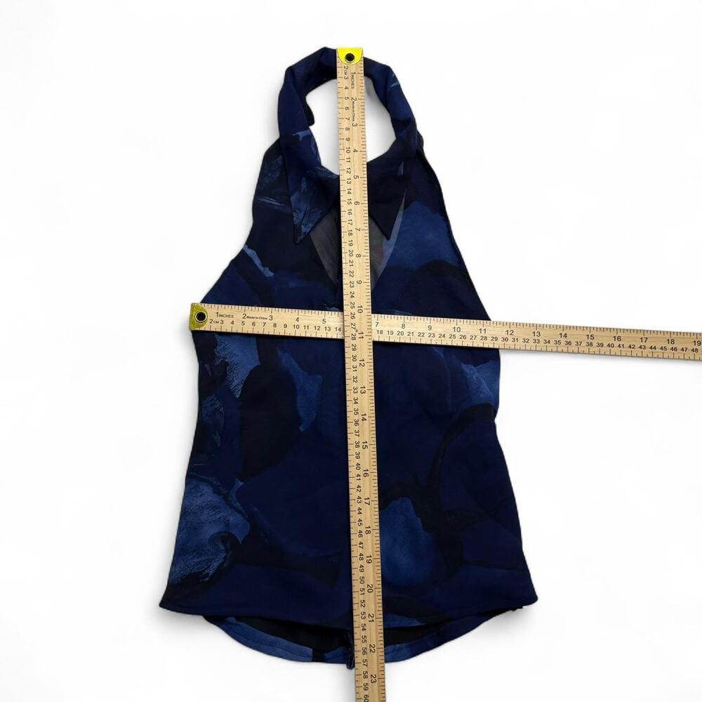 blue abstract swirl halter top with button detail size XS - Picture 5 of 7